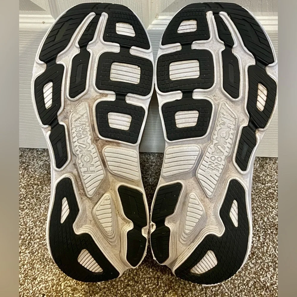 Hoka One One Bondi 7 Black White - Size 10.5 -1110519-BWHT.  Missing Insoles